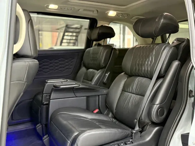 Honda Elysion — Фото автомобиля 15