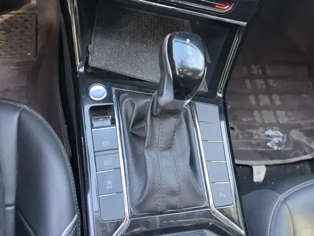 Volkswagen Passat — Фото автомобиля 15