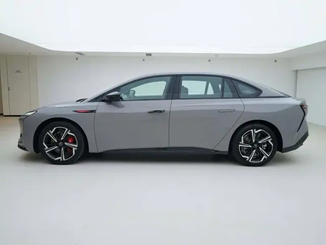 Hongqi EH7 — Фото автомобиля 4