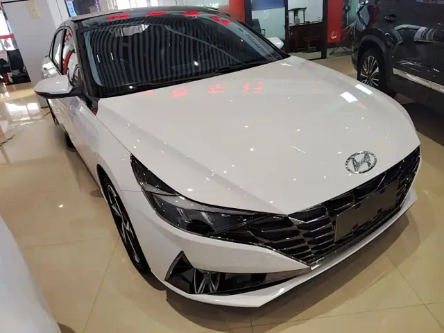Hyundai Elantra — Фото автомобиля 3