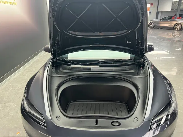 Tesla Model 3 — Фото автомобиля 19