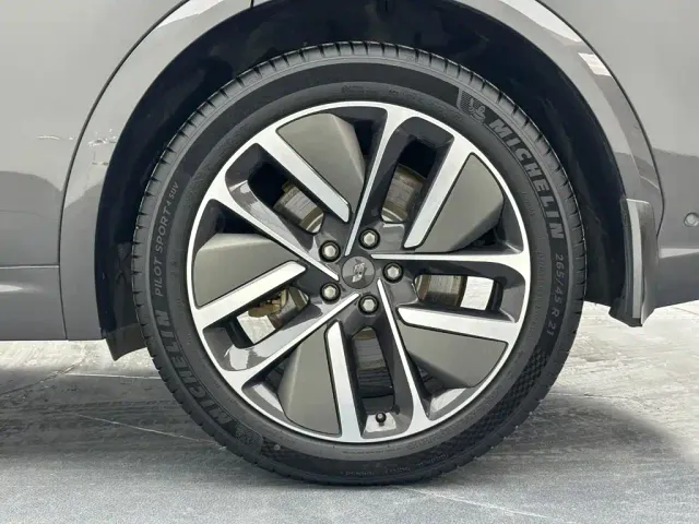 Li Auto L7 — Фото автомобиля 30