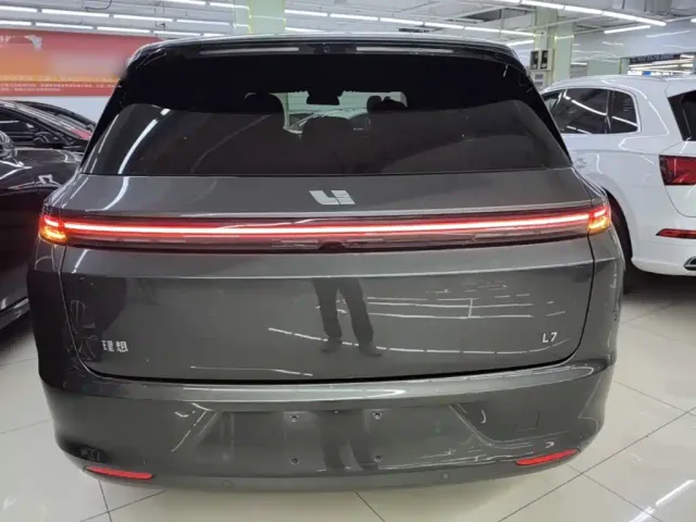 Li Auto L7 — Фото автомобиля 5