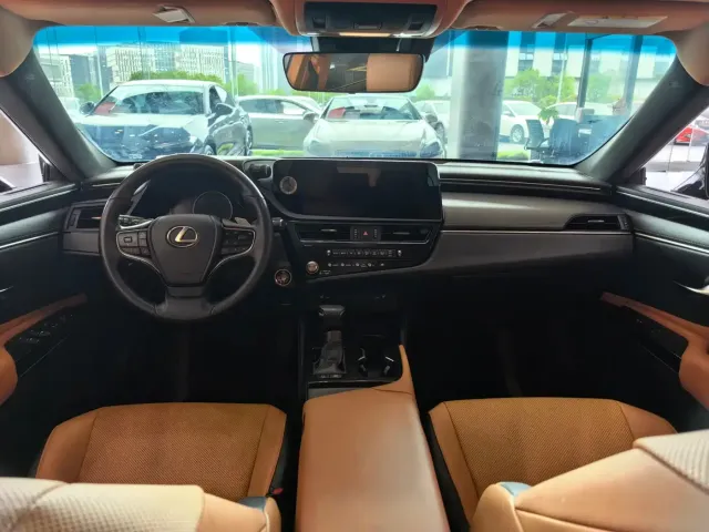Lexus ES — Фото автомобиля 7
