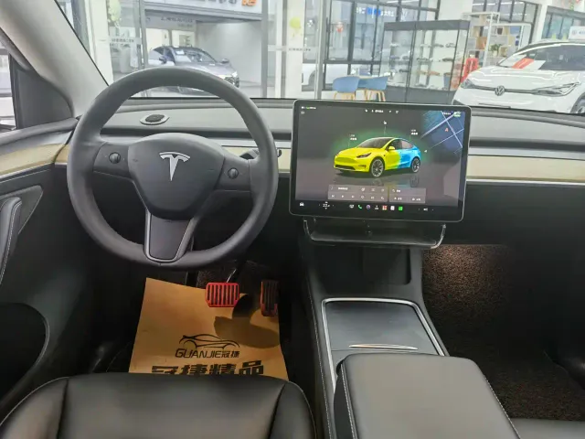 Tesla Model Y — Фото автомобиля 7