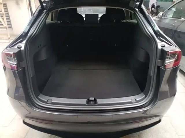 Tesla Model Y — Фото автомобиля 18