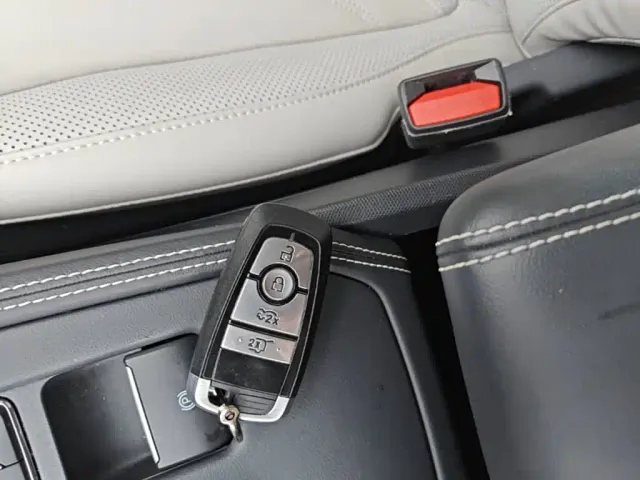 Ford Mustang Mach-E — Фото автомобиля 16