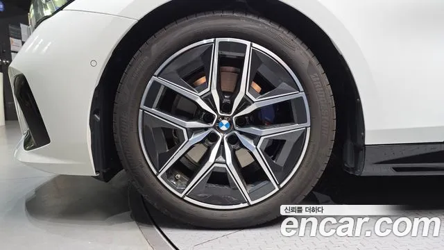 BMW 5 Series G60 — Фото автомобиля 5