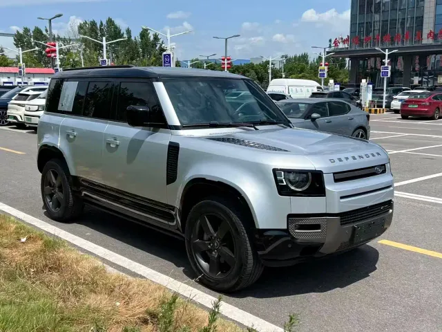 Land Rover Defender — Фото автомобиля 8