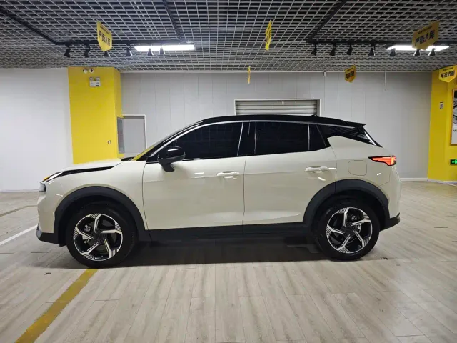 Lynk & Co 06 — Фото автомобиля 3