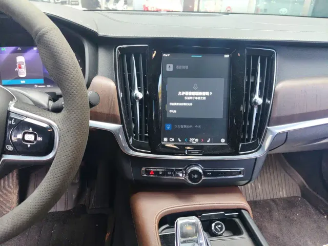 Volvo S90 — Фото автомобиля 18