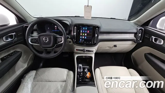 Volvo XC40 — Фото автомобиля 7