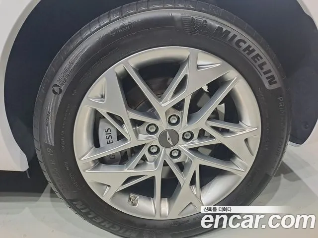 Genesis GV70 — Фото автомобиля 7