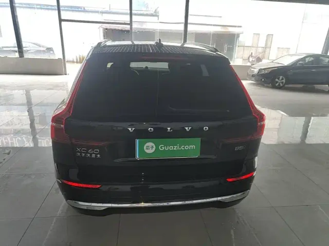 Volvo XC60 — Фото автомобиля 5