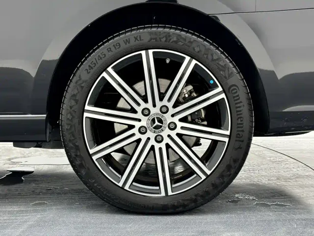 Mercedes-Benz V-Class — Фото автомобиля 30