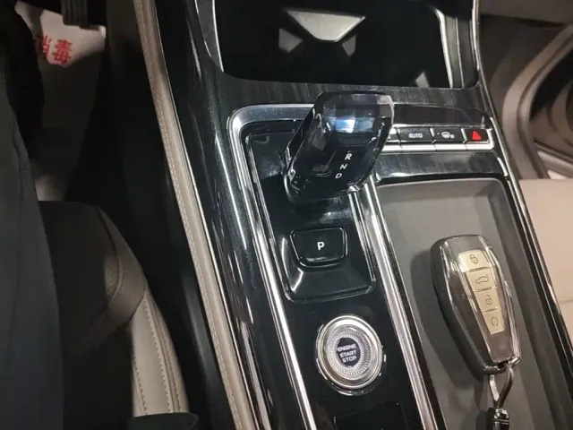 Geely Boyue L — Фото автомобиля 13