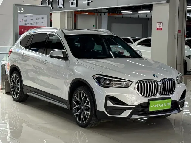 Фотография автомобиля — BMW X1
