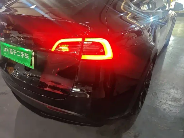 Tesla Model Y — Фото автомобиля 7