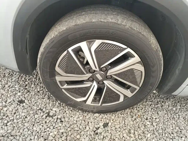 Geely Galaxy Starship 7 EM-i — Фото автомобиля 22