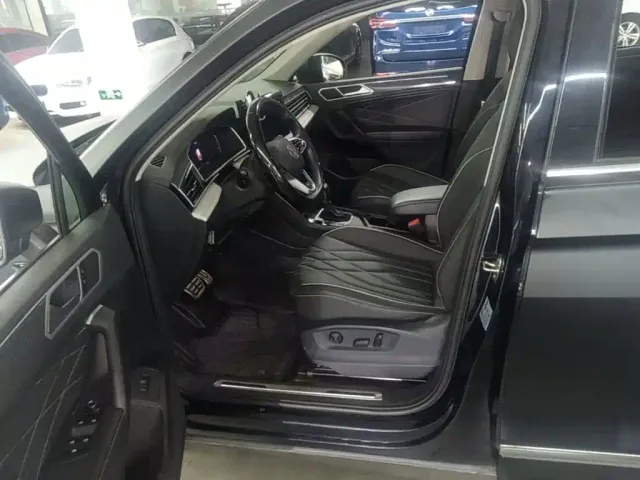 Volkswagen Tiguan L — Фото автомобиля 14