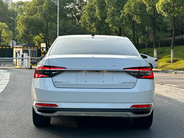 Skoda Superb — Фото автомобиля 7