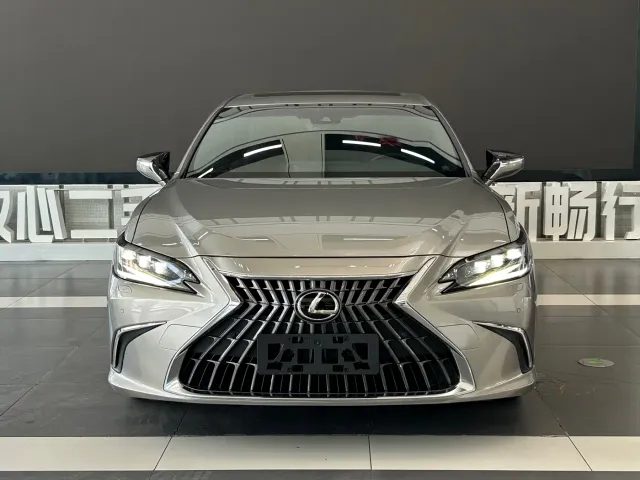 Lexus ES — Фото автомобиля 2