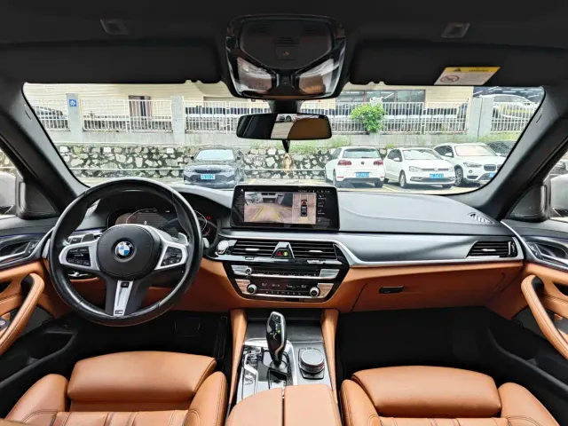BMW 5 Series — Фото автомобиля 10