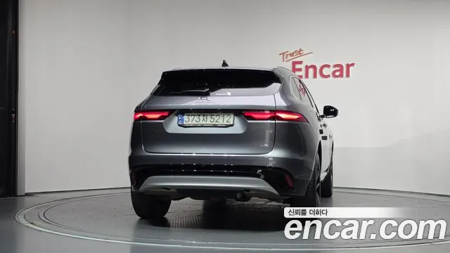 Jaguar F-Pace — Фото автомобиля 4