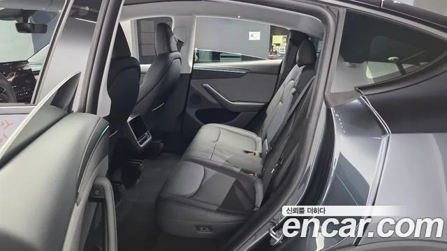 Tesla Model Y — Фото автомобиля 16