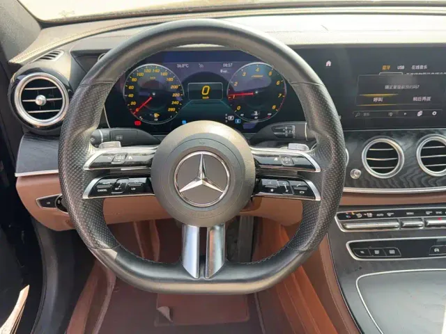 Mercedes-Benz E-Class — Фото автомобиля 2