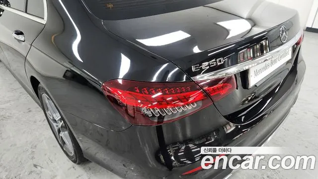 Mercedes-Benz E-Class — Фото автомобиля 3
