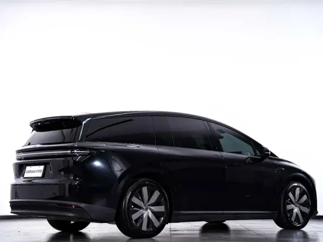 Li Auto i8 — Фото автомобиля 6