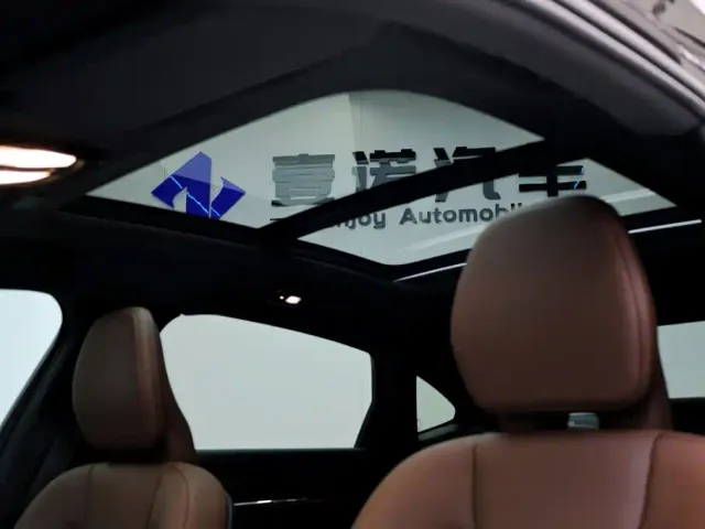 Volvo S90 — Фото автомобиля 29