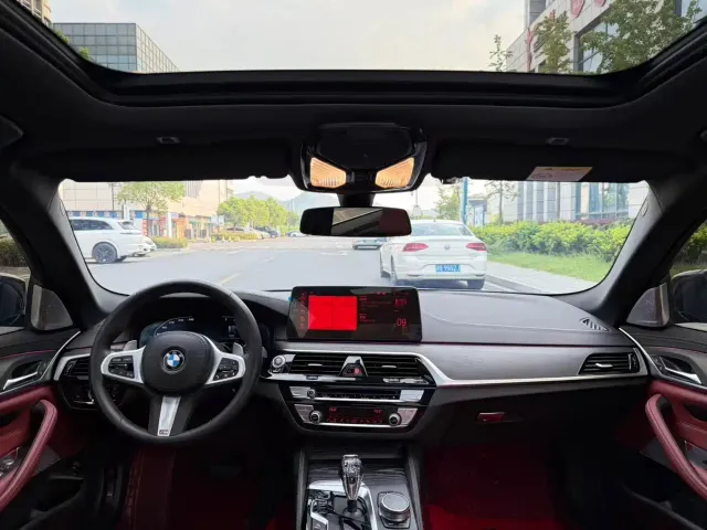BMW 5 Series — Фото автомобиля 12