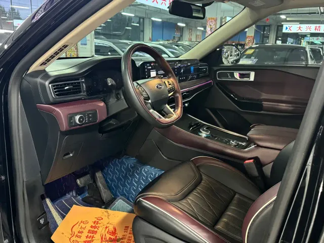 Ford Explorer — Фото автомобиля 8