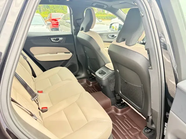 Volvo XC60 — Фото автомобиля 9