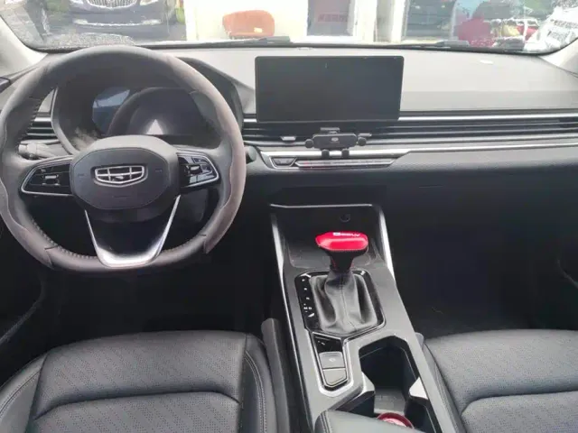 Geely Emgrand — Фото автомобиля 12