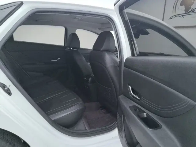 Hyundai Elantra — Фото автомобиля 12