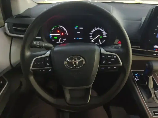Toyota Sienna — Фото автомобиля 10