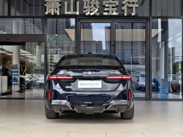 BMW i5 — Фото автомобиля 5