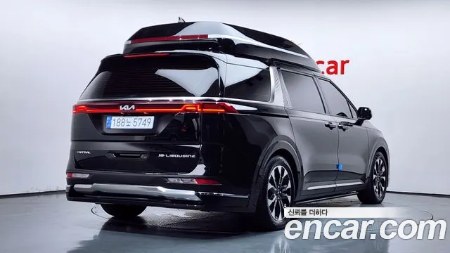 Kia Carnival Generation 4 — Фото автомобиля 2