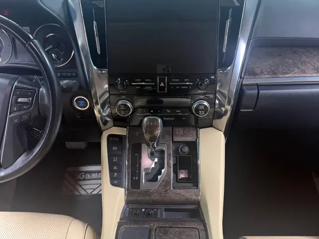 Toyota Vellfire — Фото автомобиля 9