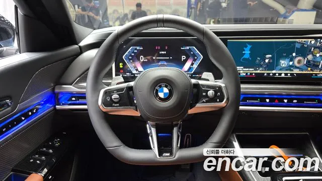 BMW 7-Series 7 серия (G70) 740i xDrive M Sport — Фото автомобиля 14