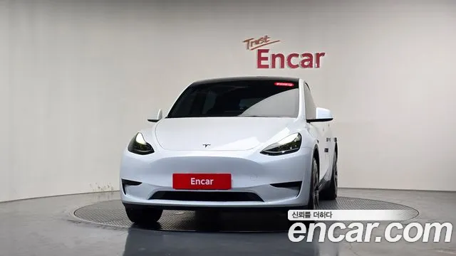 Tesla Model Y — Фото автомобиля 2