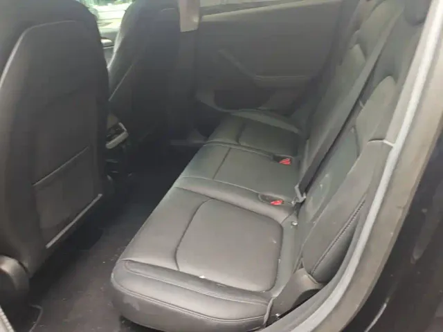 Tesla Model Y — Фото автомобиля 16