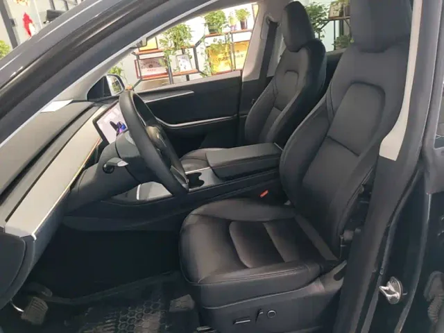 Tesla Model Y — Фото автомобиля 14