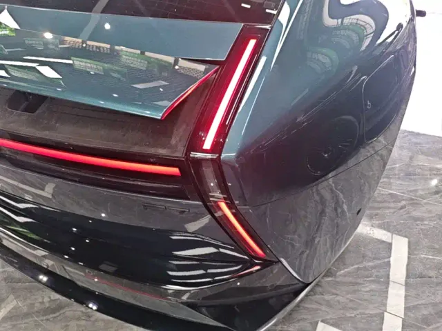 Xpeng P7 — Фото автомобиля 7