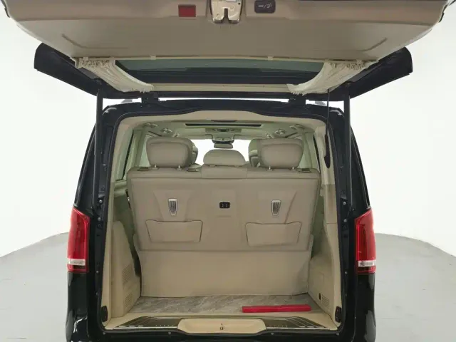 Mercedes-Benz V-Class — Фото автомобиля 16