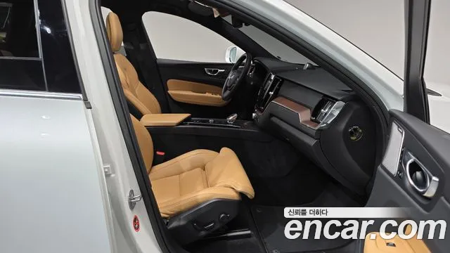 Volvo XC60 Generation 2 — Фото автомобиля 10