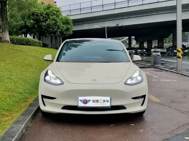 Tesla Model 3 — Фото автомобиля 2